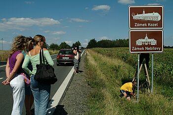 Během instalace turistických tabulí