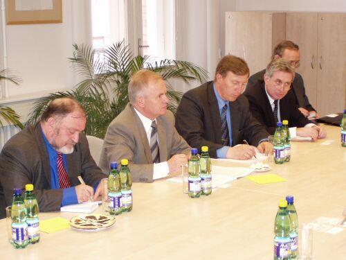 Zástupci Sverdlovské oblasti při jednání - druhý zleva vedoucí delegace pan Vladimir A. Molčanov